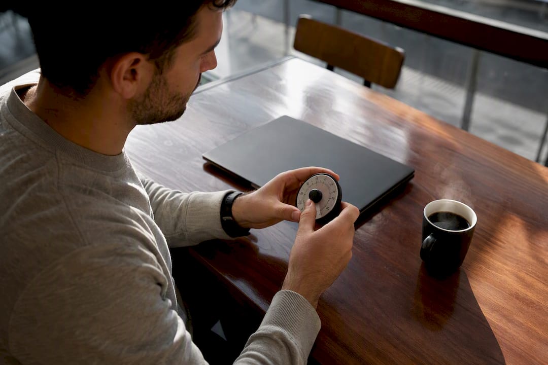 Manager setting timer for weekly check-in