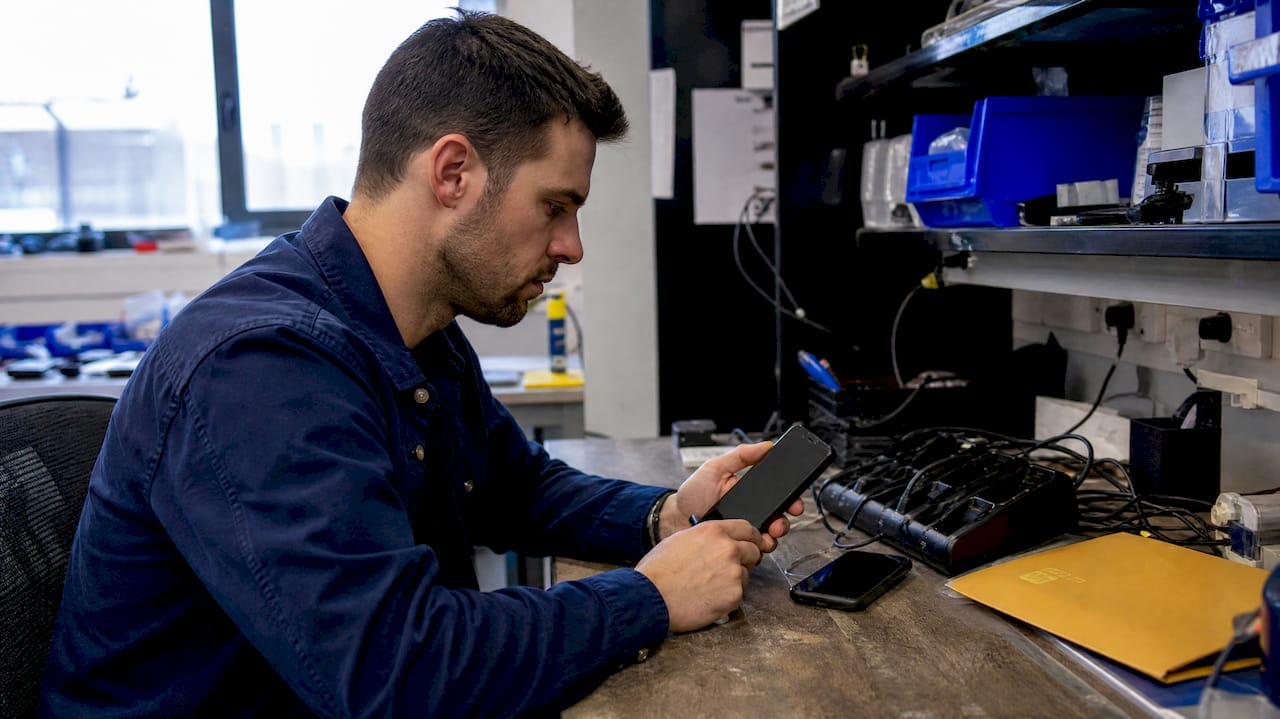 Administrator troubleshooting a remote device command